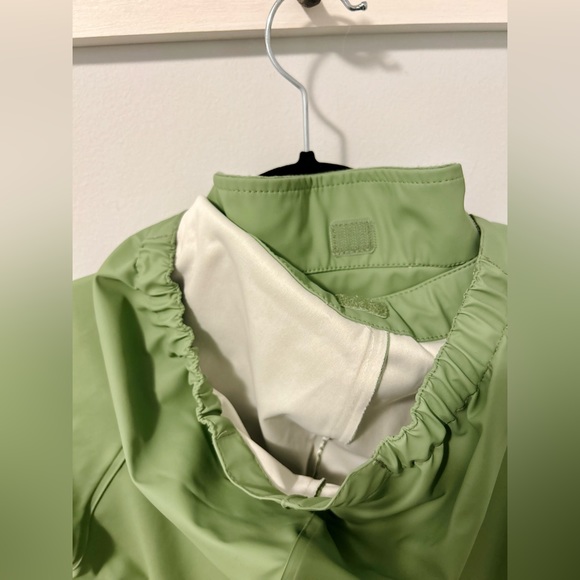 H&M • Kids Rubber Rain Jacket • Size 6-8 • Like-New! - Picture 4 of 8